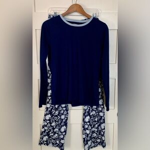 Lands' End Blue and White Floral Pajama Set
